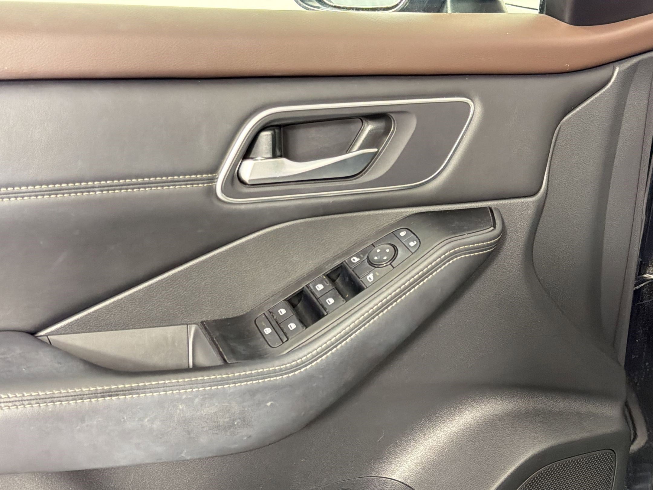 Used 2021 Nissan Rogue SV w/ Premium Package image 15