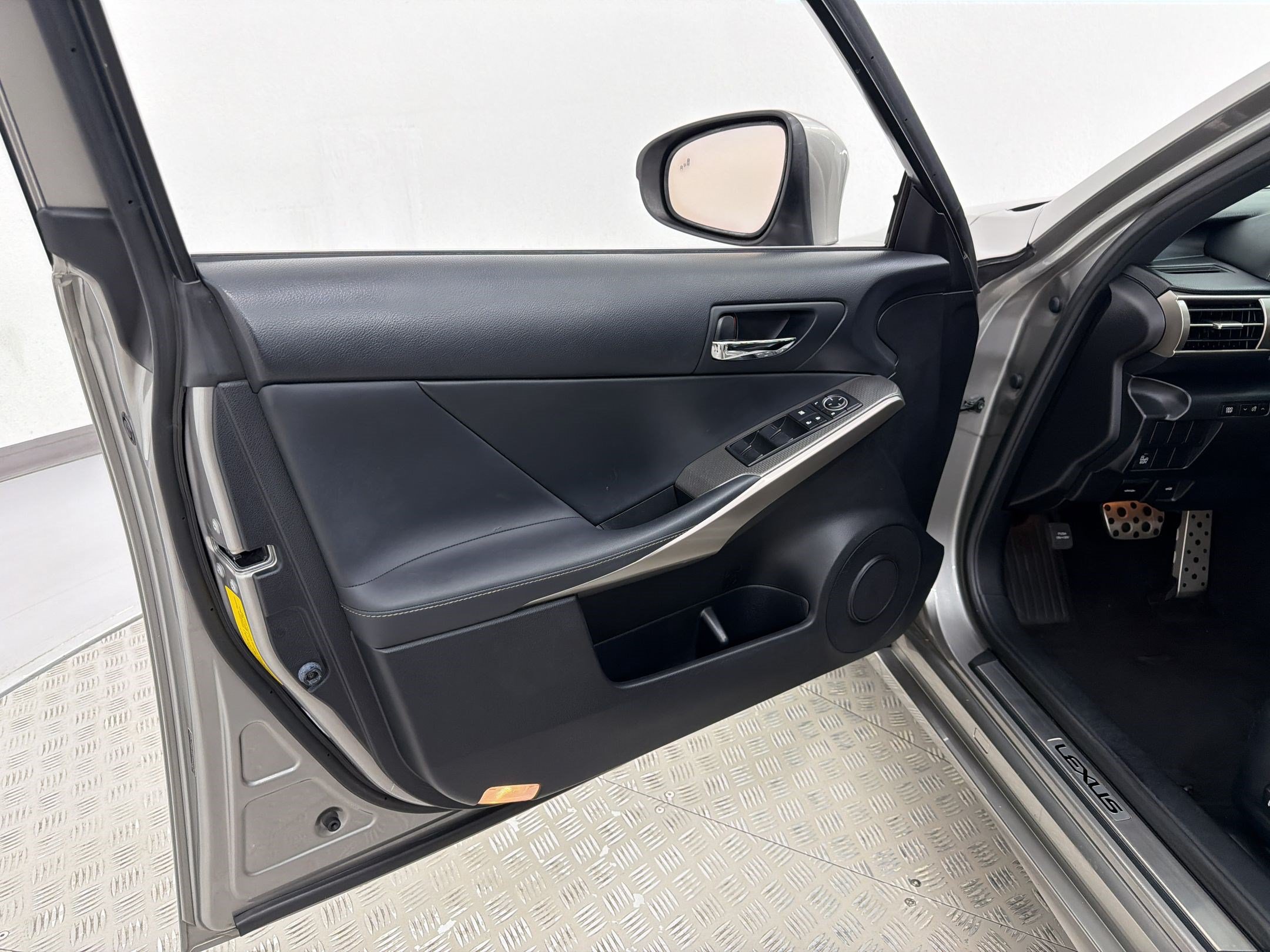 Used 2016 Lexus IS 200t w/ F Sport Package RWD image 30