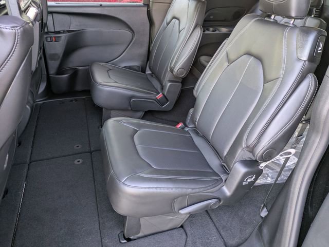 New 2026 Chrysler Pacifica Select FWD image 24