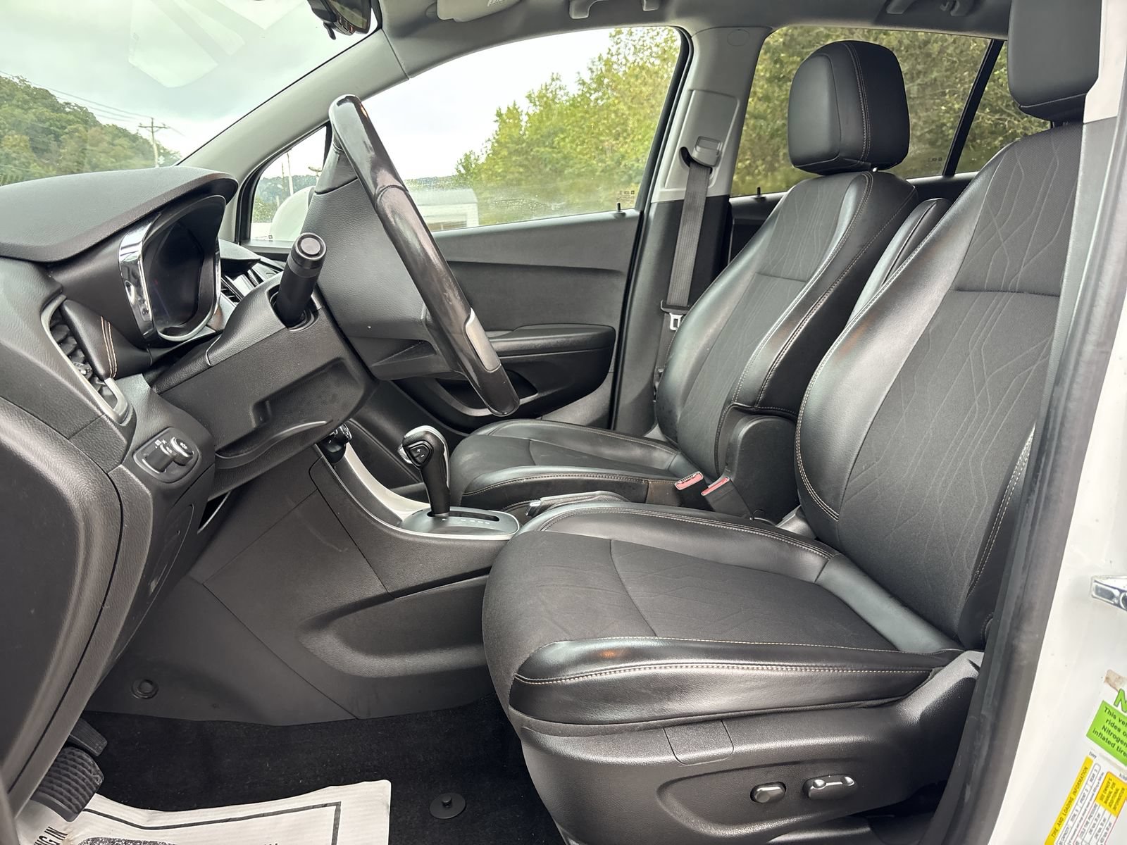 Used 2020 Chevrolet Trax LT w/ Sun & Sound Package FWD image 14