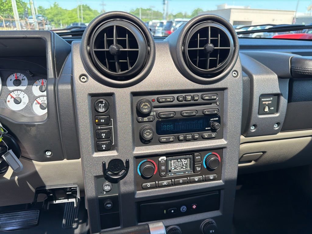 Used 2004 HUMMER H2 w/ Preferred Equipment Group AWD/4WD image 18