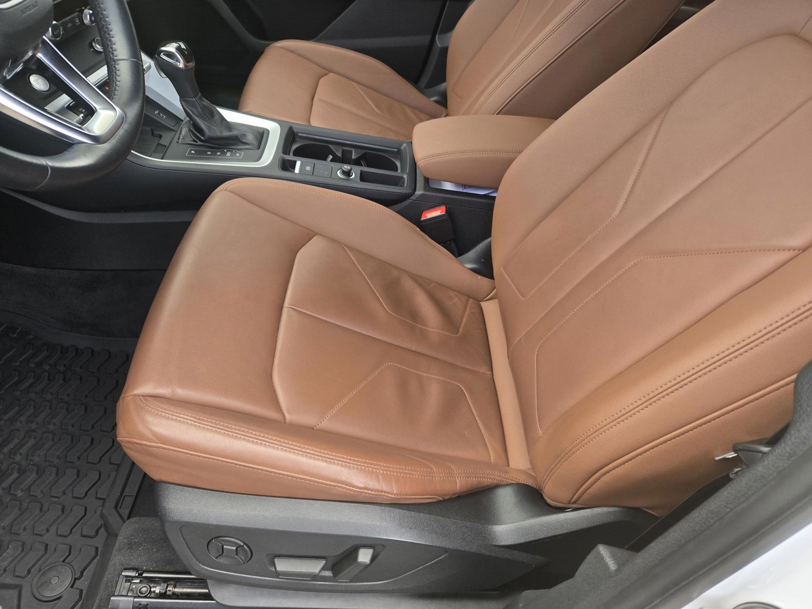 Used 2020 Audi Q3 2.0T Premium Plus w/ Premium Plus Package image 14