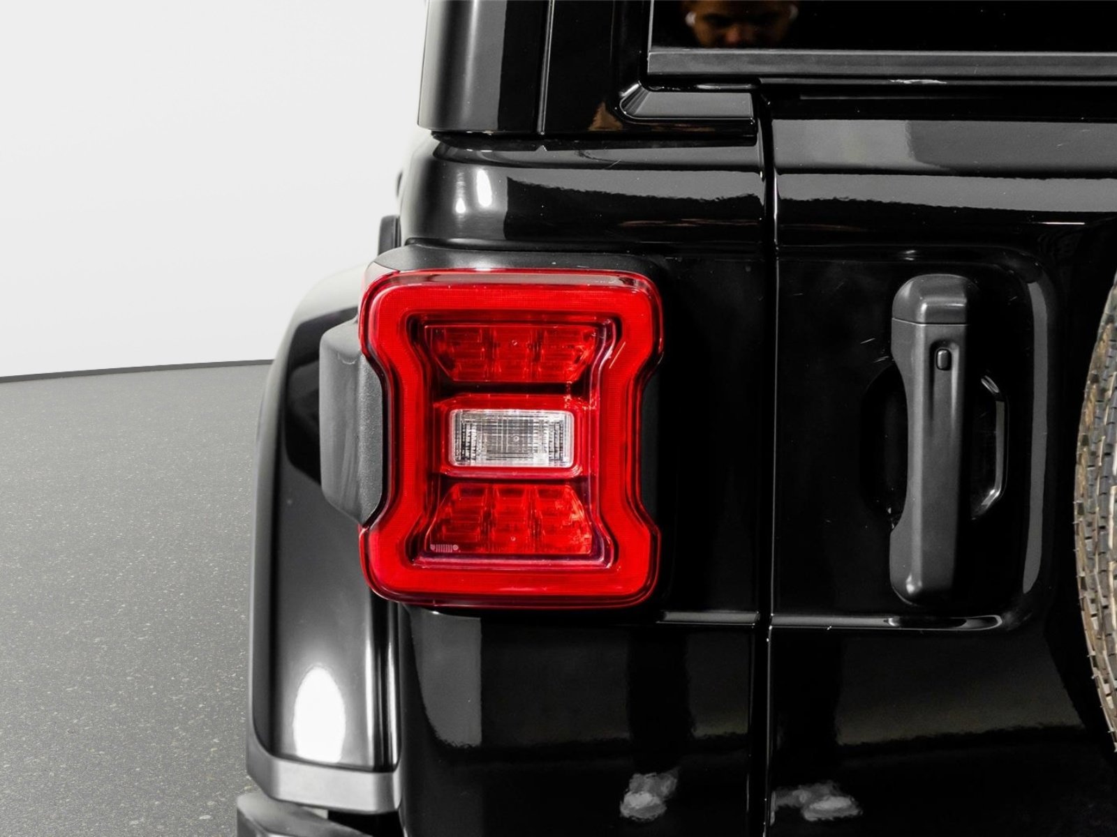 Used 2021 Jeep Wrangler Unlimited Sahara AWD/4WD image 12