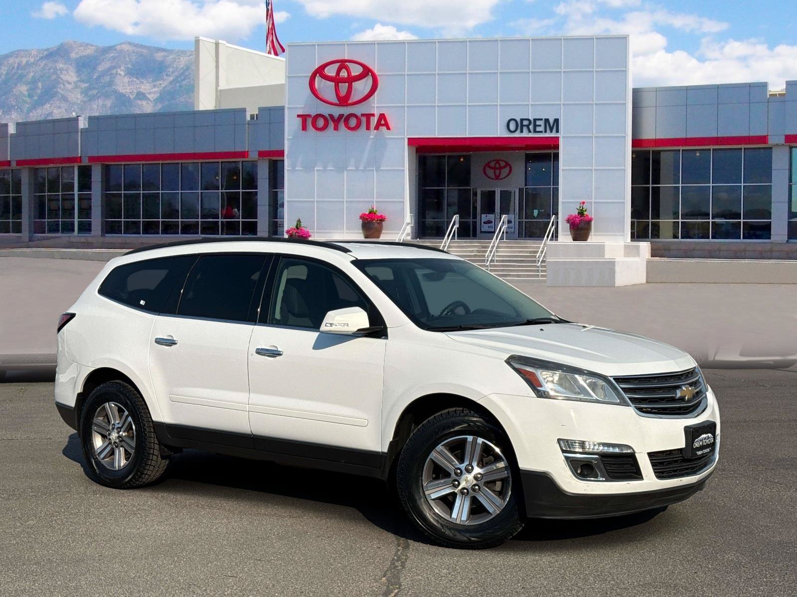 Used 2017 Chevrolet Traverse LT FWD video 1