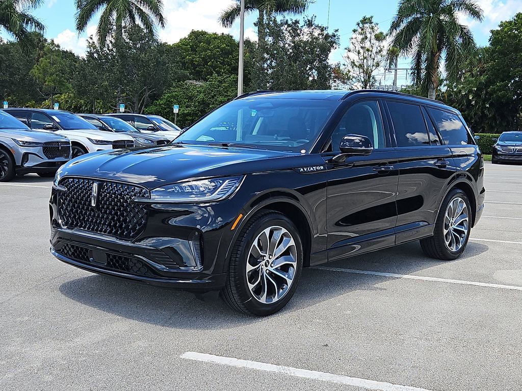 New 2025 Lincoln Aviator 2WD w/ Jet Appearance Package image 3