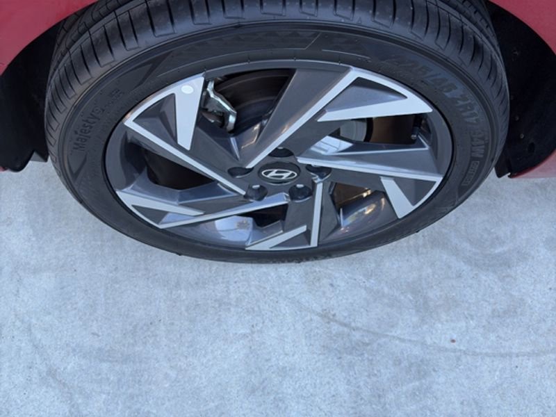 Used 2024 Hyundai Elantra Limited image 15