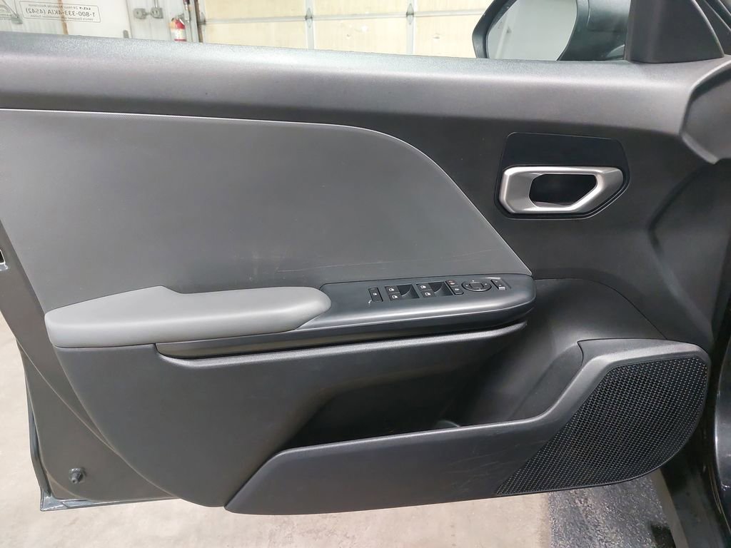 Used 2025 Kia K4 LXS image 27