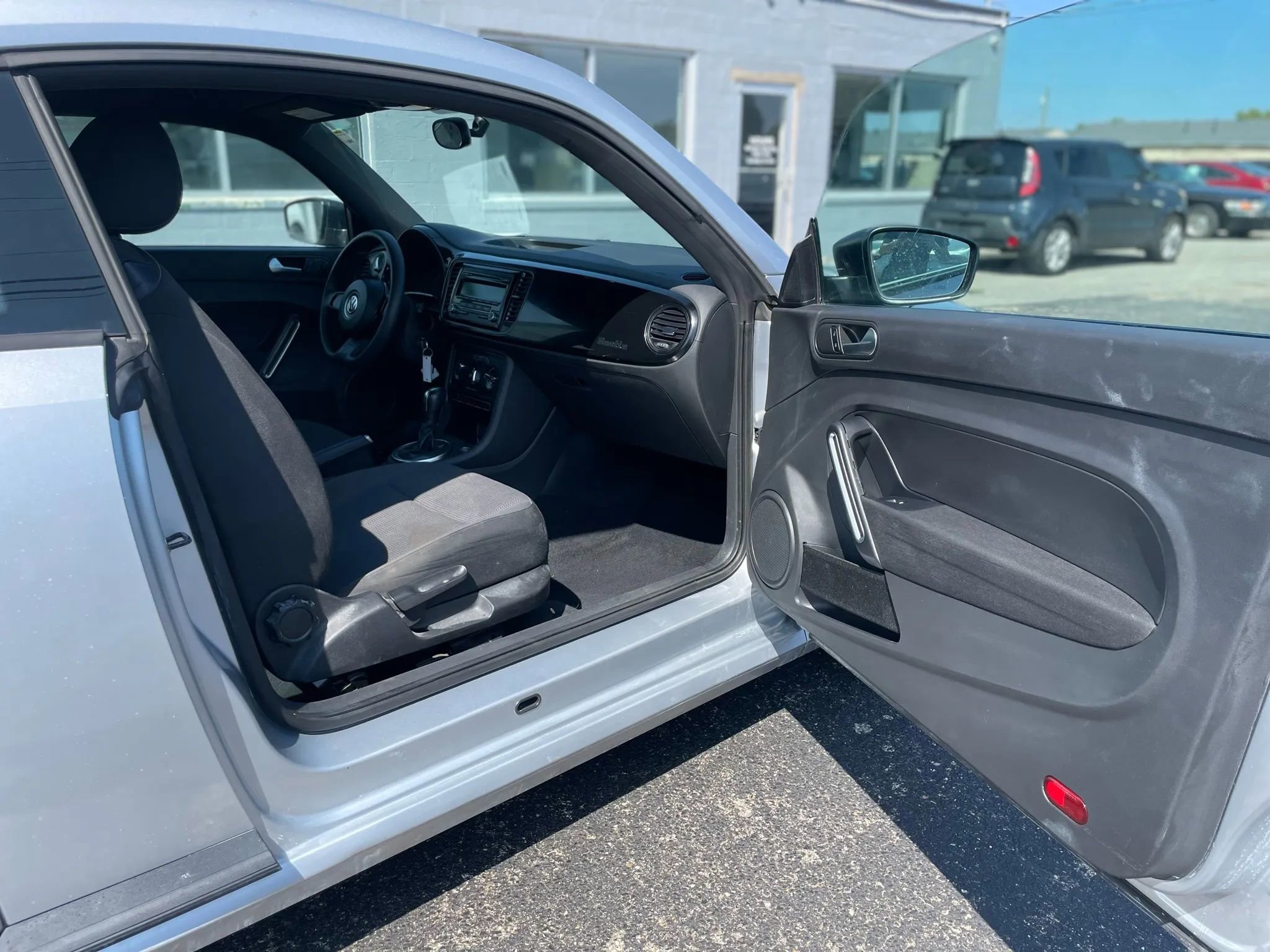 Used 2012 Volkswagen Beetle 2.5 image 19