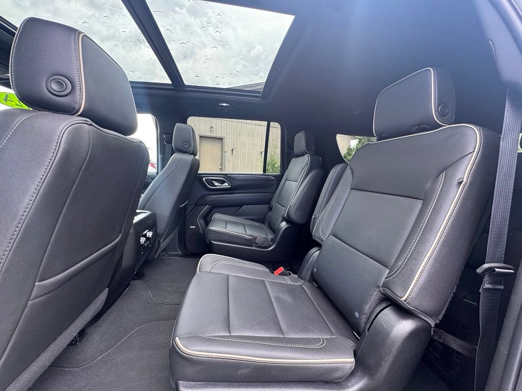 Used 2024 GMC Yukon XL SLT w/ SLT Luxury Package AWD/4WD image 32