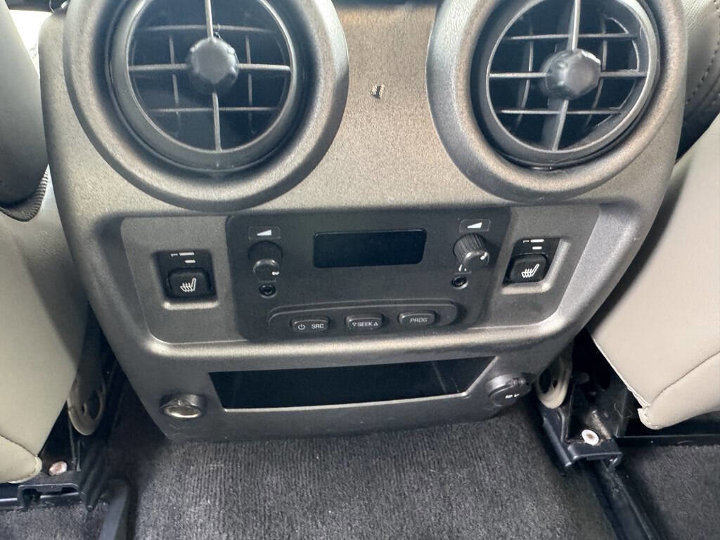 Used 2004 HUMMER H2 w/ Preferred Equipment Group image 24