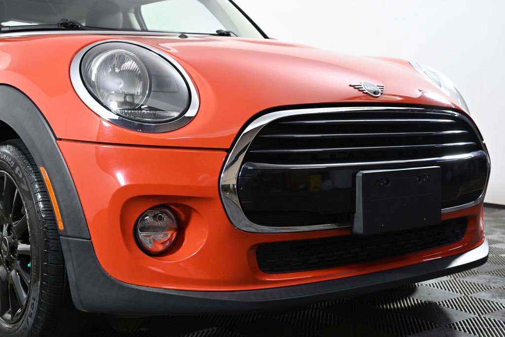 Used 2019 MINI Cooper 2-Door Hardtop w/ Signature Upholstery Package image 5