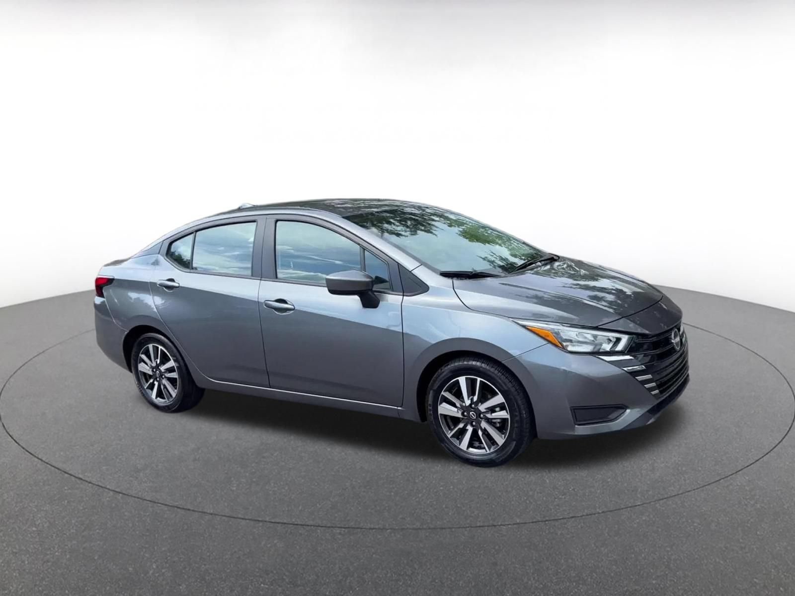 Used 2025 Nissan Versa SV FWD image 2