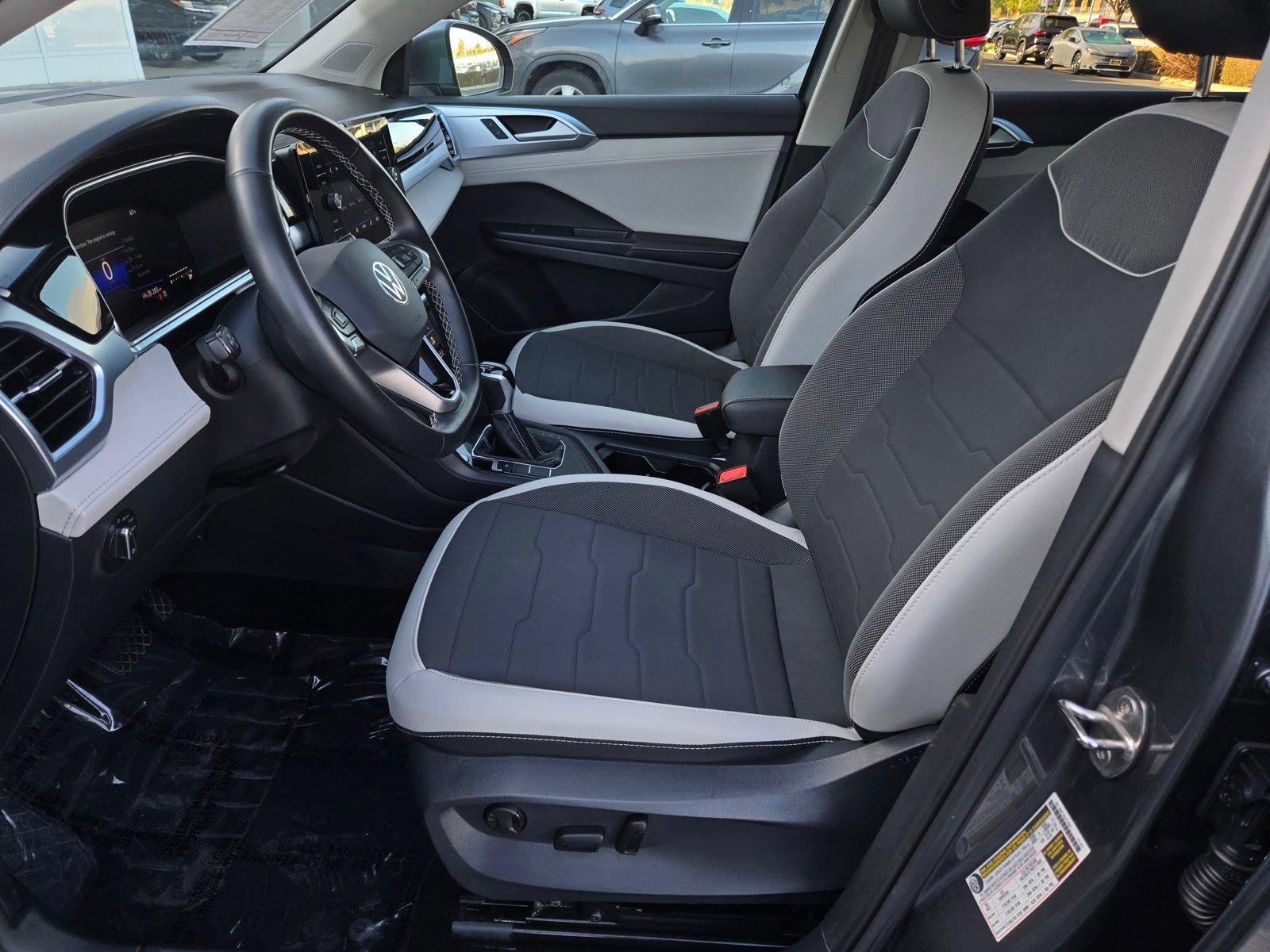 Used 2025 Volkswagen Taos SE FWD image 15