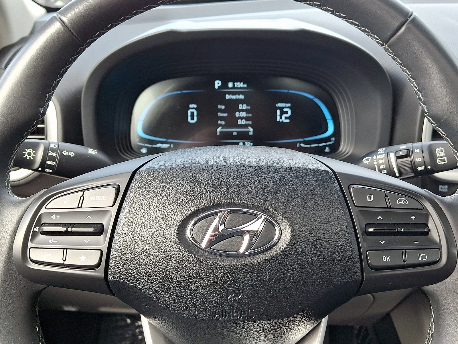 Used 2025 Hyundai Venue SEL image 19