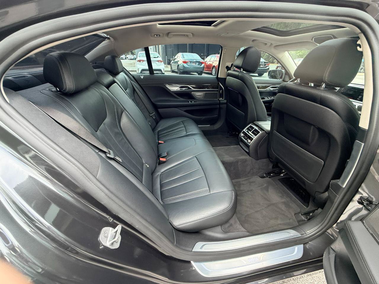 Used 2018 BMW 740i xDrive AWD/4WD image 13