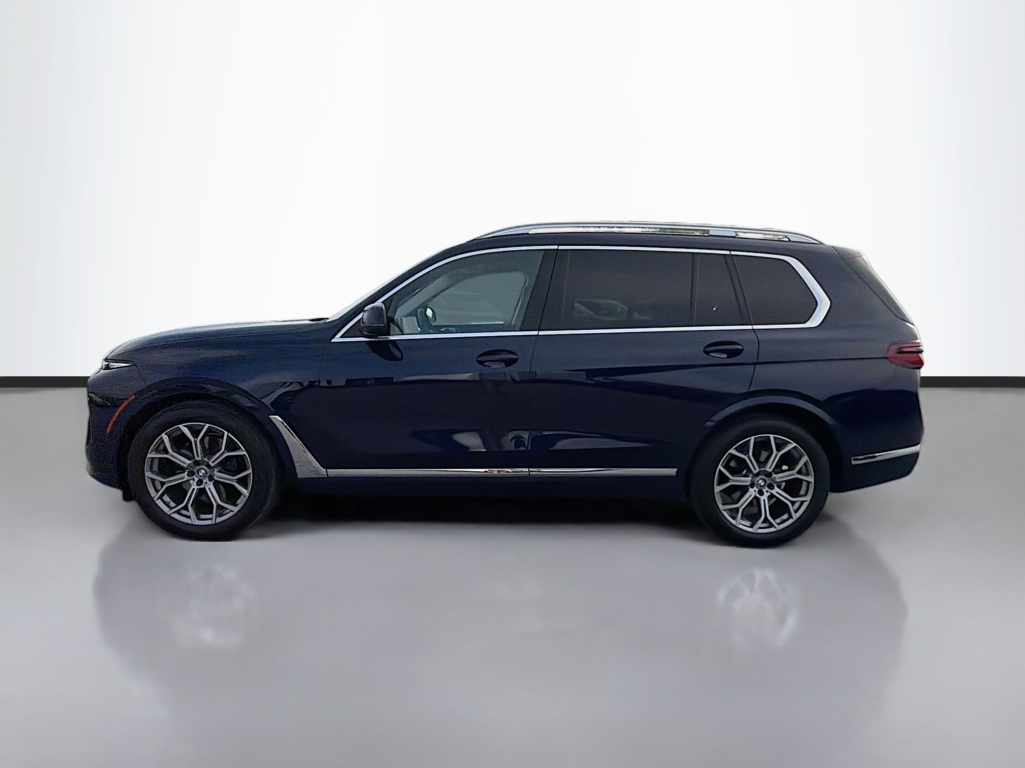 Used 2024 BMW X7 xDrive40i w/ Premium Package AWD/4WD image 2