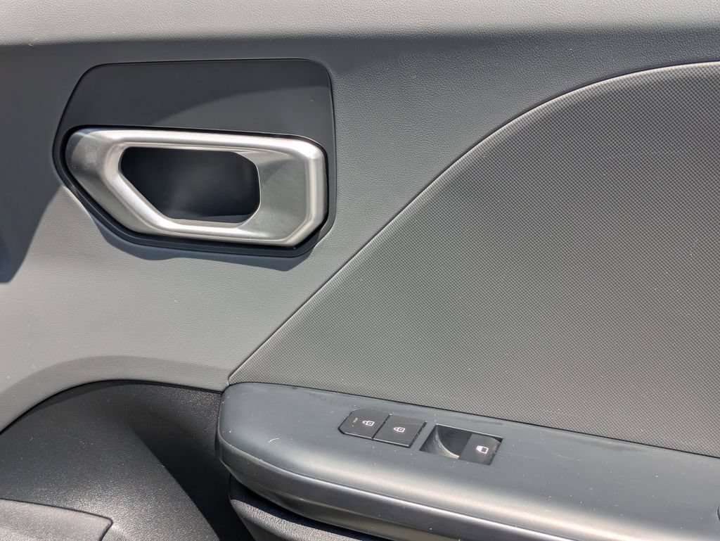 Used 2025 Kia K4 FWD image 33
