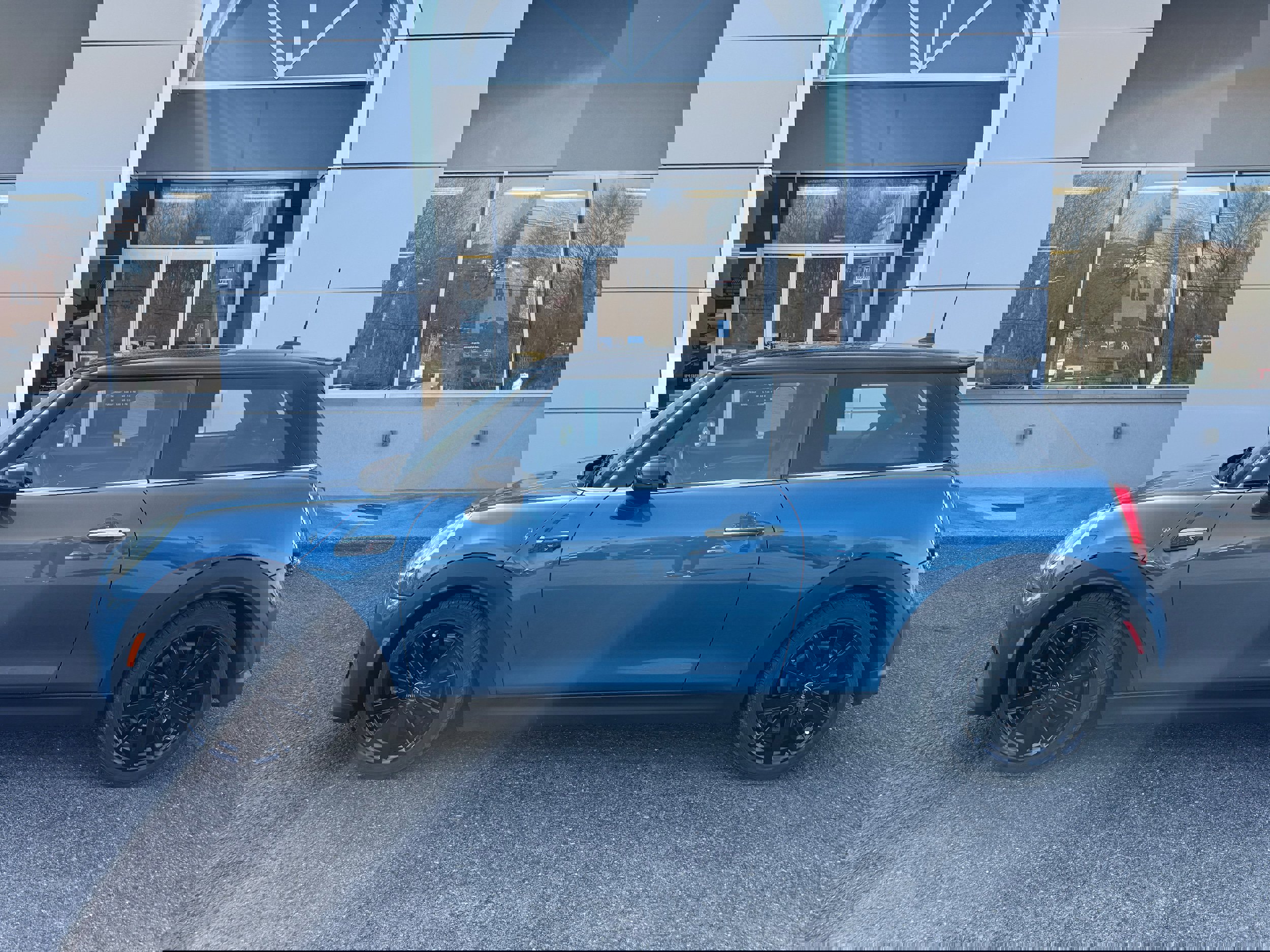 Used 2022 MINI Cooper S image 2