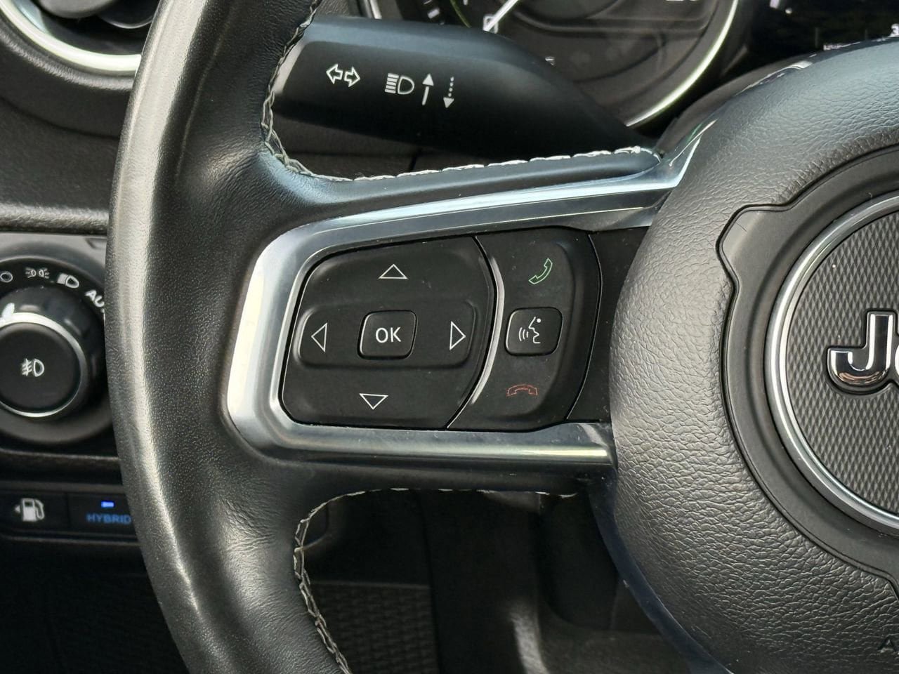 Used 2022 Jeep Wrangler Unlimited Sahara w/ Cold Weather Group image 13