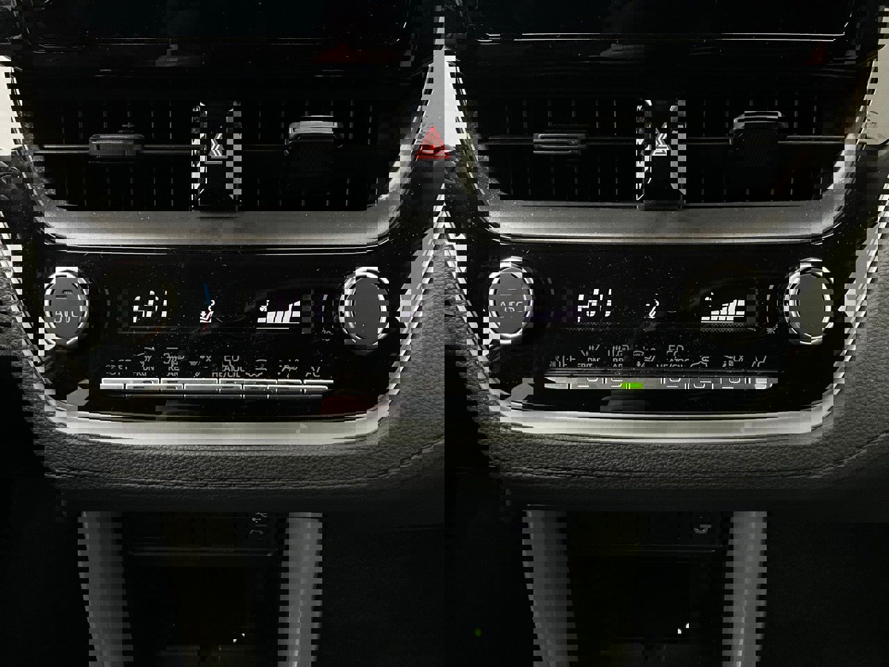 Used 2025 Toyota Corolla Cross LE image 26