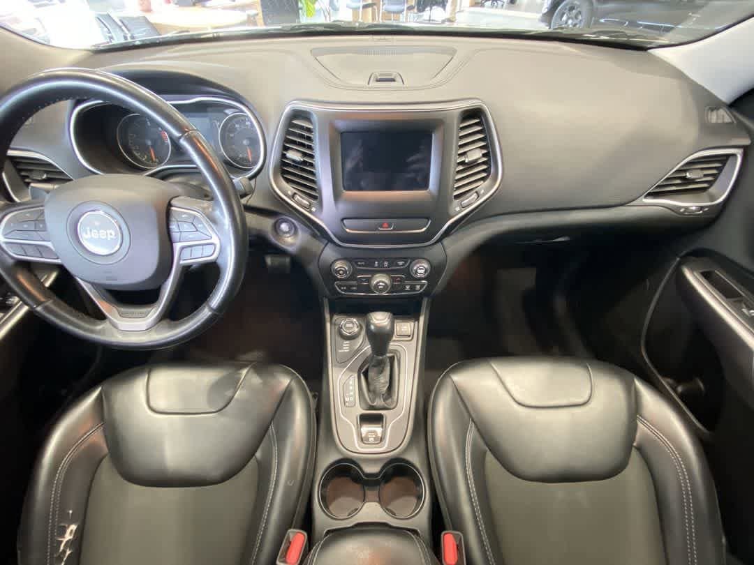 Used 2019 Jeep Cherokee Latitude Plus image 23