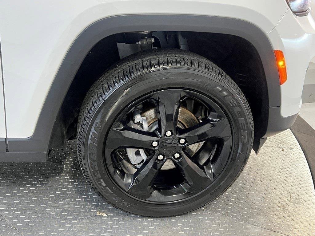 Used 2023 Jeep Grand Cherokee Altitude image 12