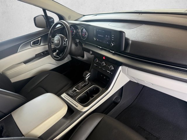 Used 2024 Kia Carnival LX FWD image 20