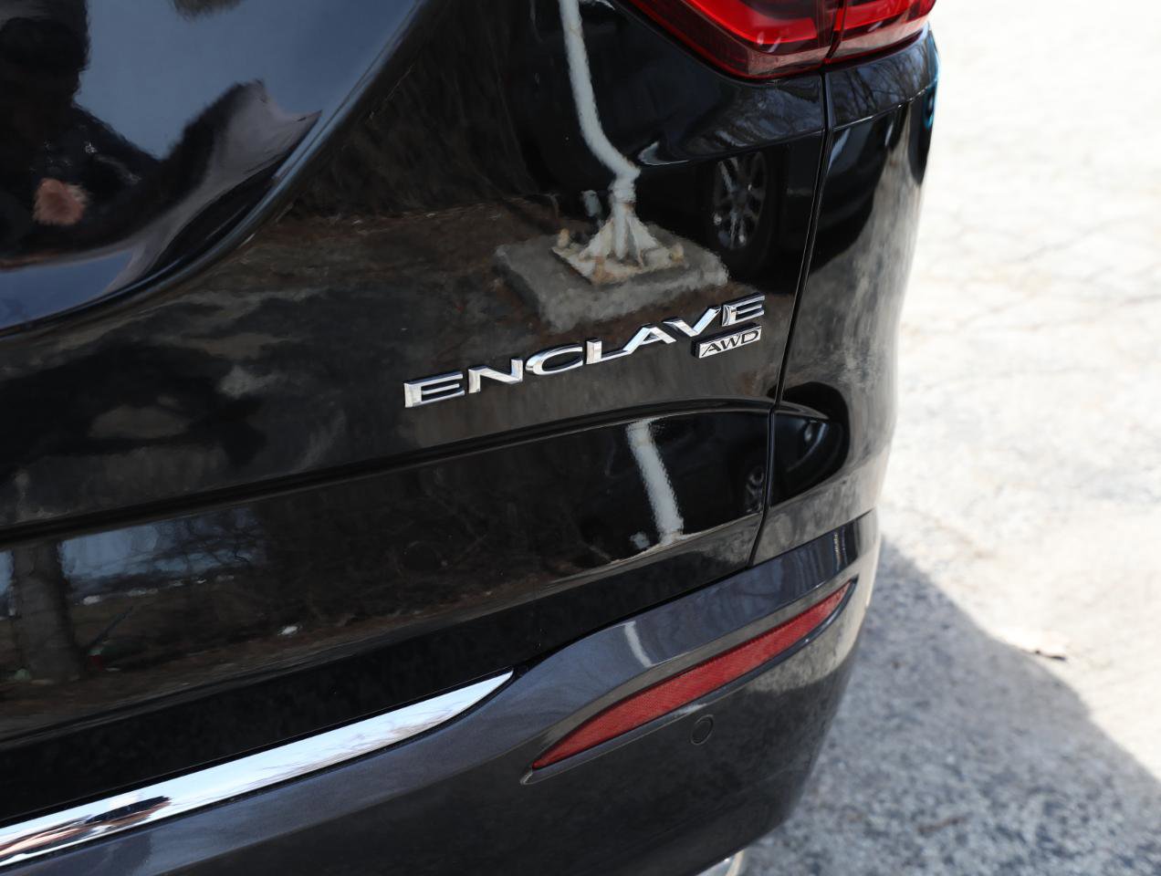 Used 2019 Buick Enclave Essence AWD/4WD image 8