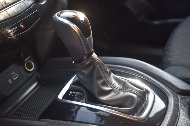 Used 2019 Nissan Rogue SV FWD image 25