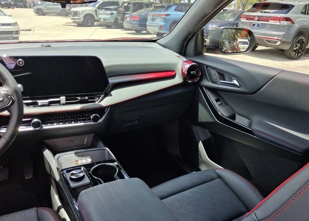 Used 2025 Chevrolet Equinox RS w/ Convenience Package III FWD image 10