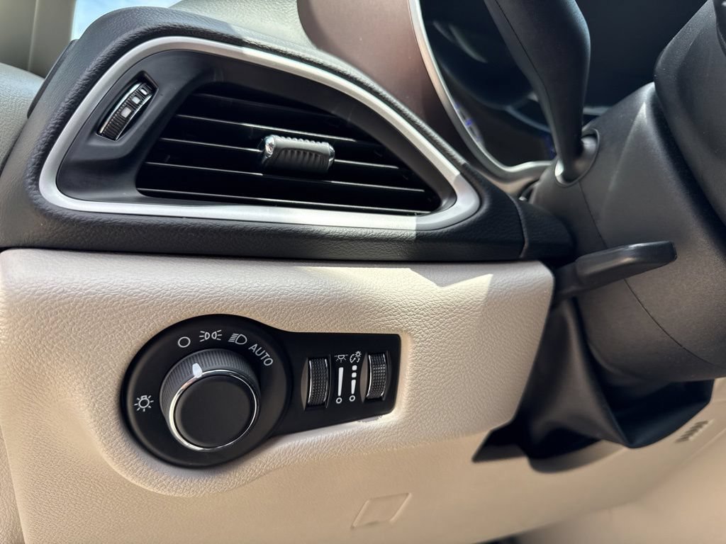 Used 2023 Chrysler Voyager LX FWD image 20
