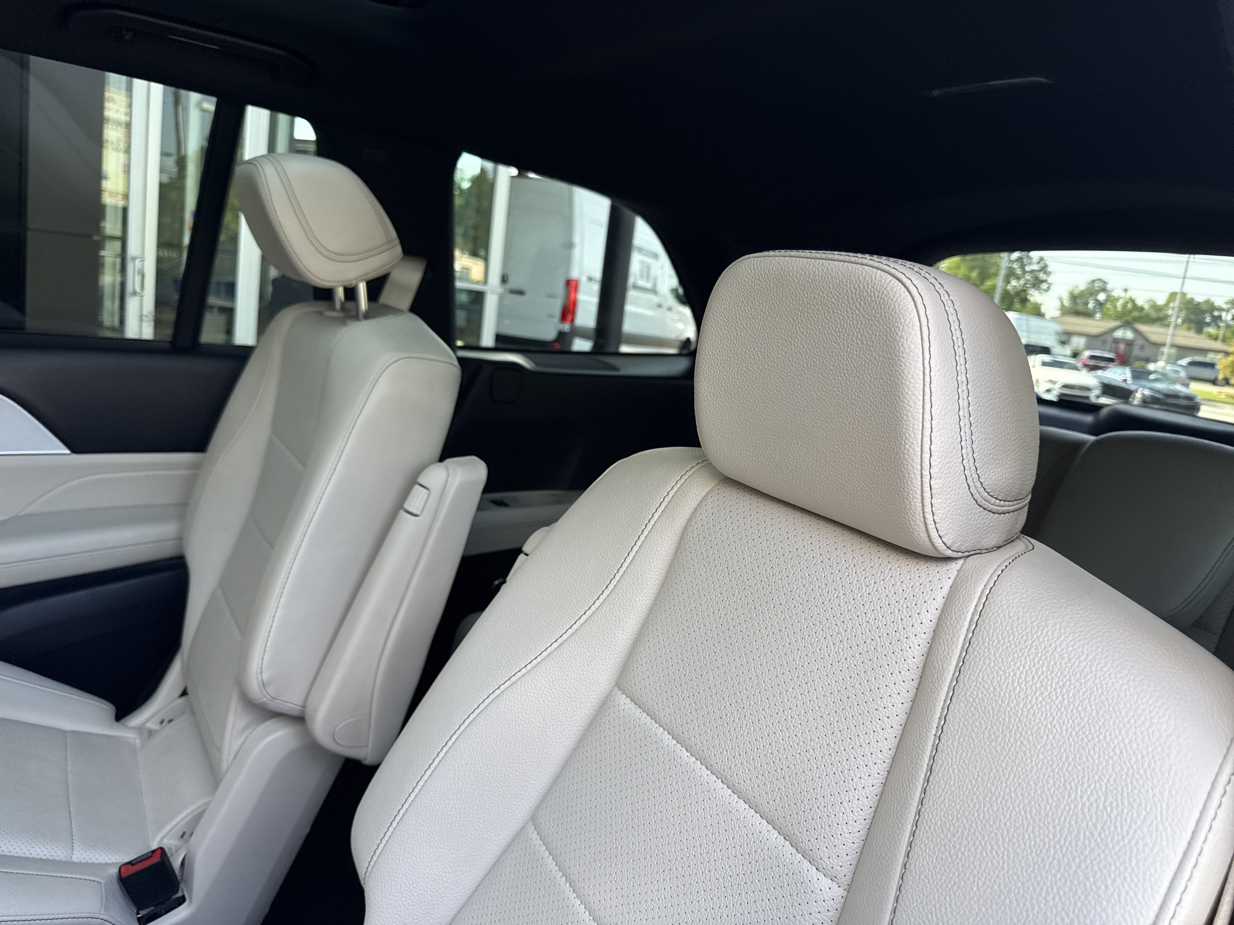 Used 2025 Mercedes-Benz GLS 450 4MATIC image 32
