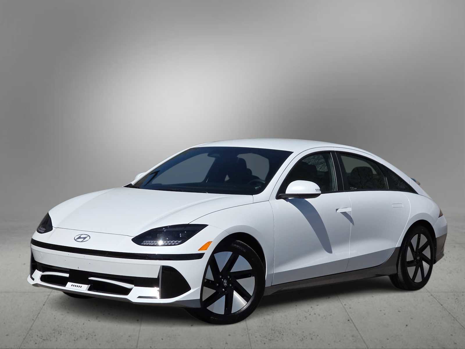 Used 2024 Hyundai Ioniq 6 SE image 1