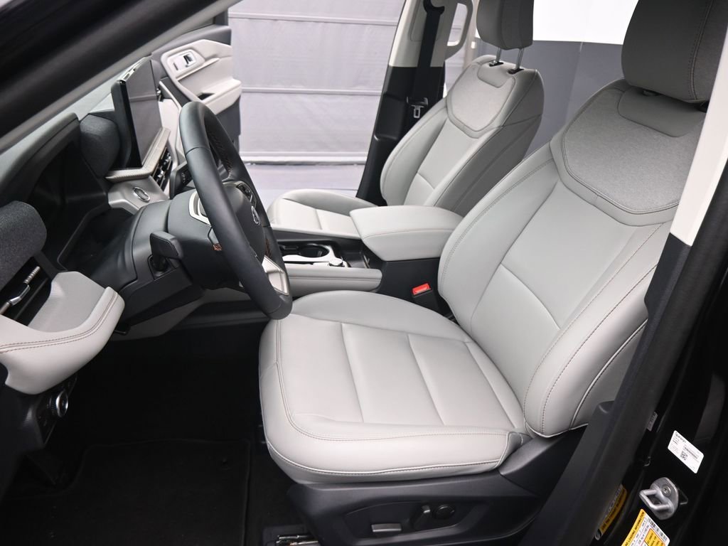 New 2025 Ford Explorer Active w/ Active Comfort Package image 3