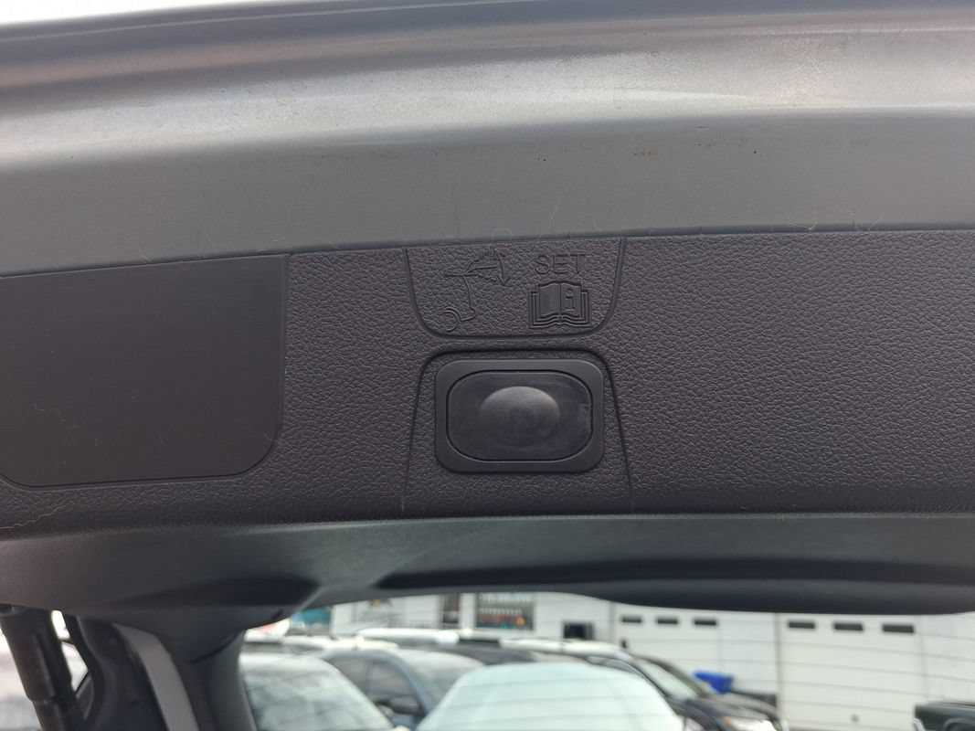 Used 2013 Ford C-MAX Energi SEL FWD image 21