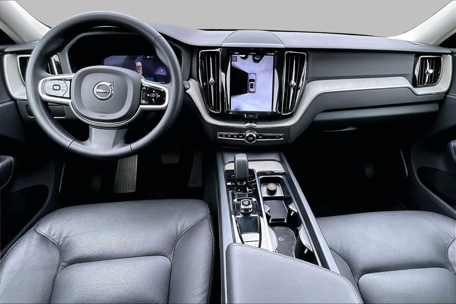 Used 2025 Volvo XC60 B5 Plus AWD/4WD image 15