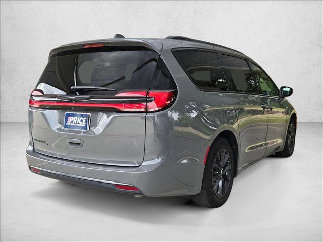 Used 2021 Chrysler Pacifica Touring-L w/ S Appearance Package FWD image 5