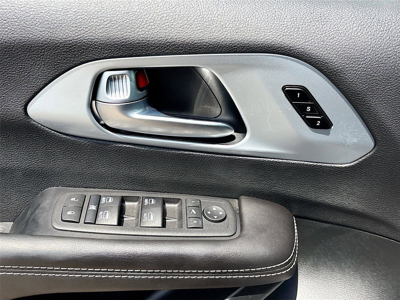 Used 2026 Chrysler Pacifica Limited FWD image 18