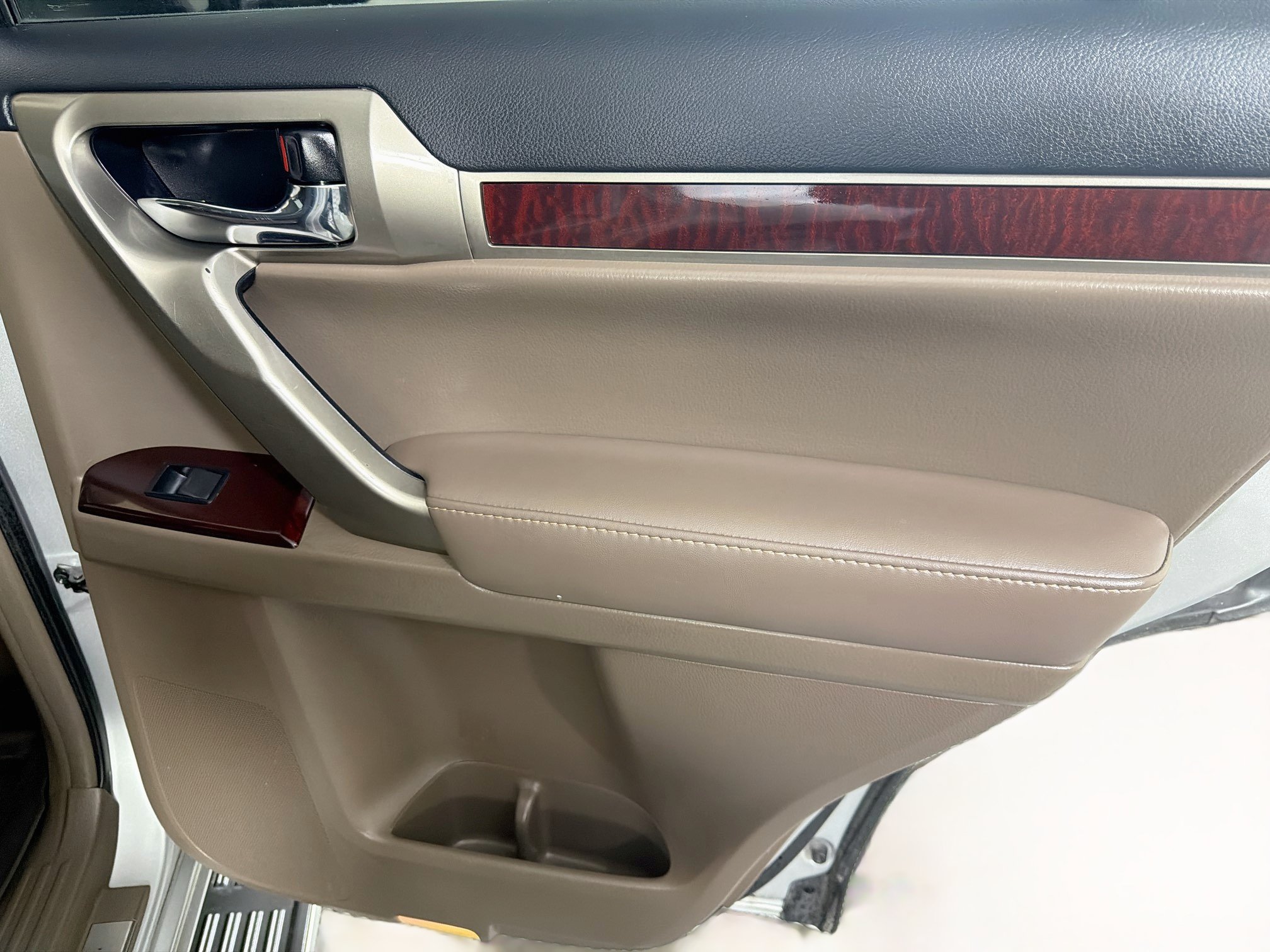 Used 2018 Lexus GX 460 Premium w/ Premium Package AWD/4WD image 29