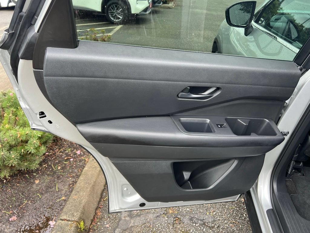 Used 2024 Nissan Pathfinder S AWD/4WD image 14