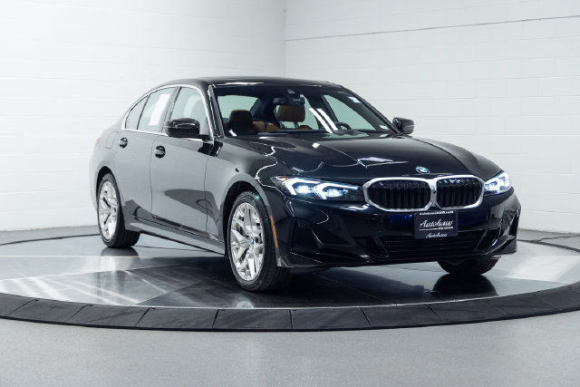 Certified 2025 BMW 330i xDrive Sedan w/ Premium Package AWD/4WD image 4