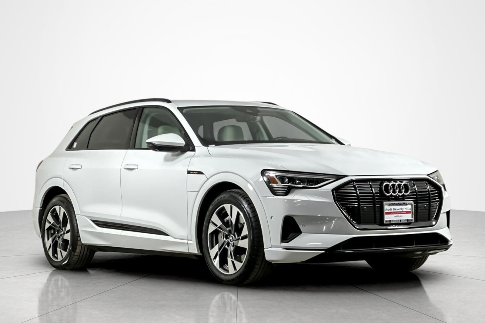 Used 2022 Audi e-tron Premium w/ Convenience Plus Package image 7