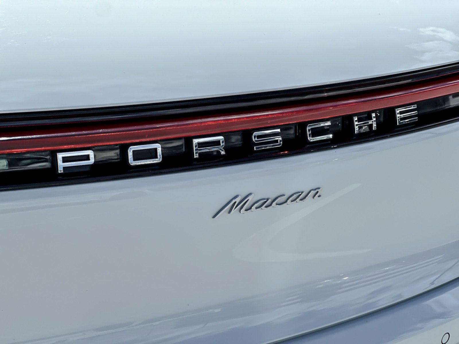 Certified 2025 Porsche Macan image 27