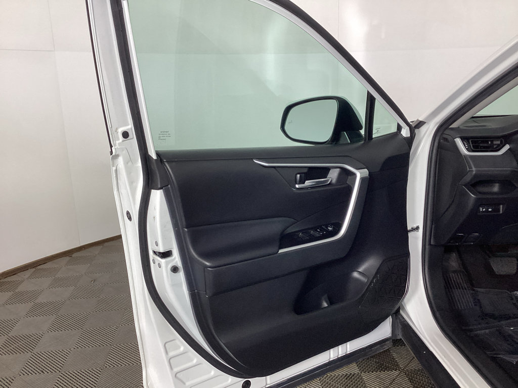 Used 2023 Toyota RAV4 XLE AWD/4WD image 13