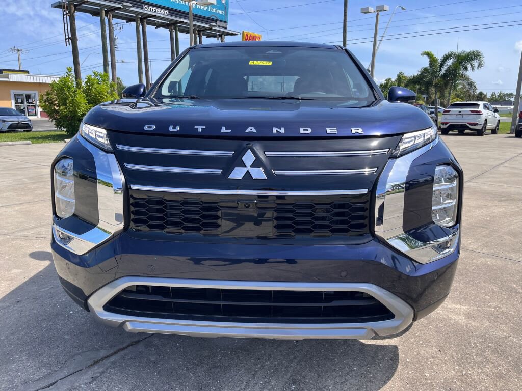 New 2025 Mitsubishi Outlander SE image 8