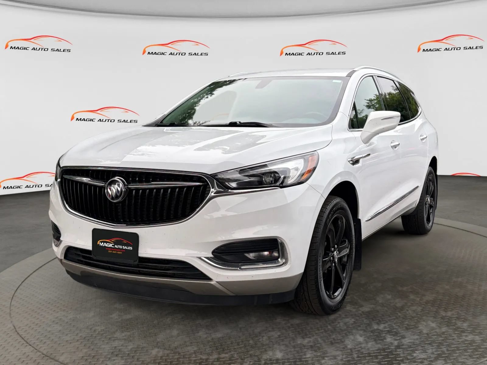 Used 2020 Buick Enclave Essence w/ Sound and Sites Package AWD/4WD image 1