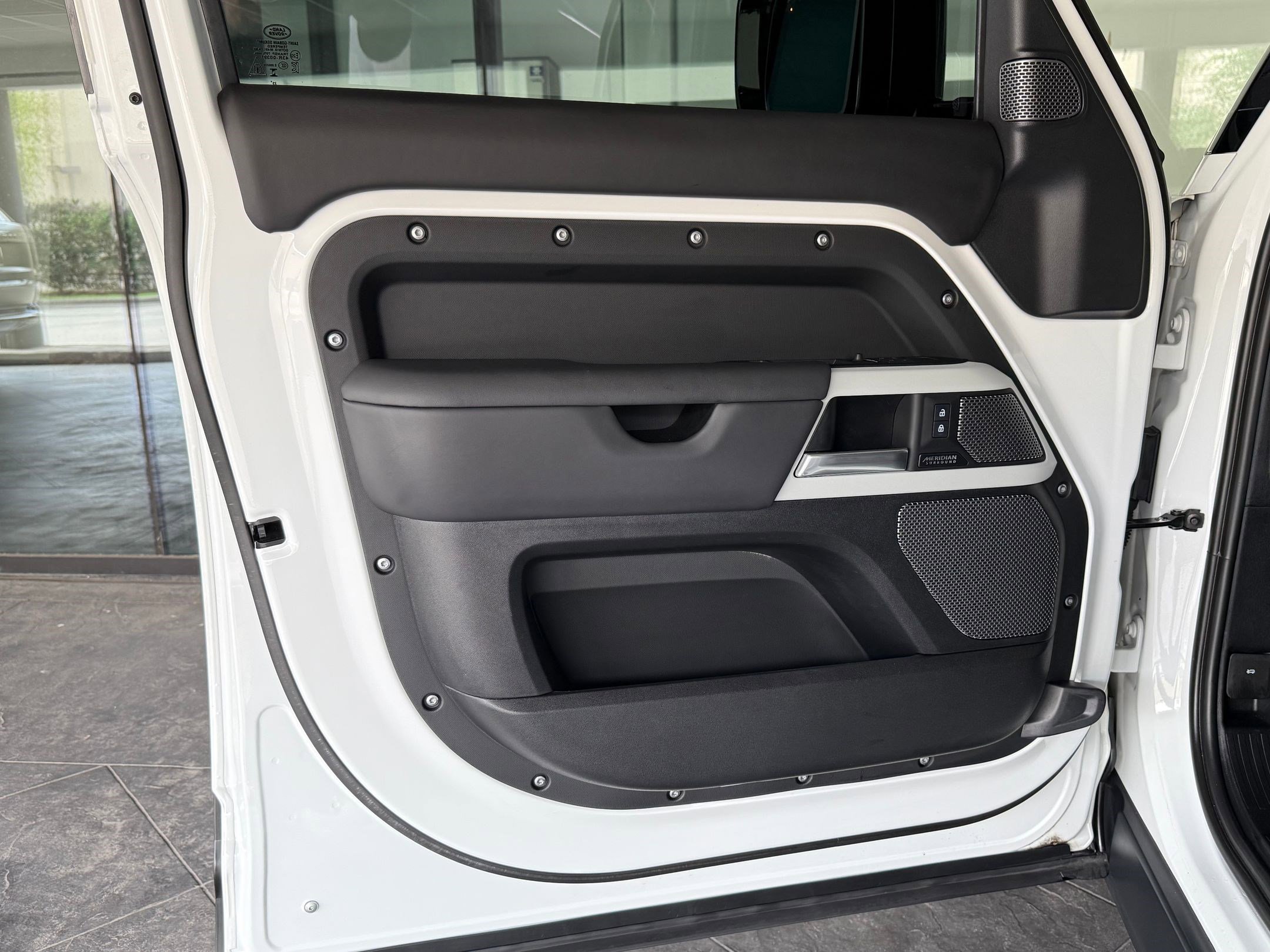 Certified 2024 Land Rover Defender 110 X-Dynamic SE image 21