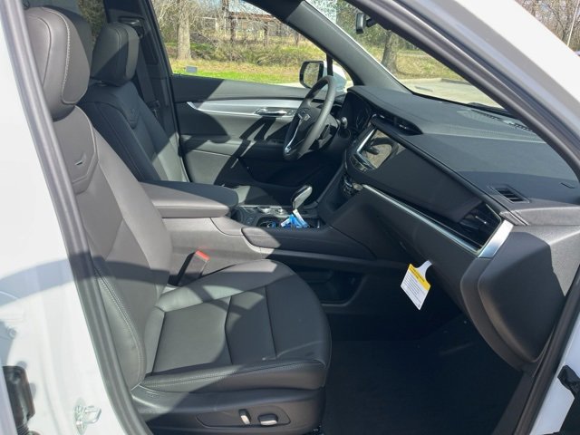 New 2025 Cadillac XT6 Luxury image 35