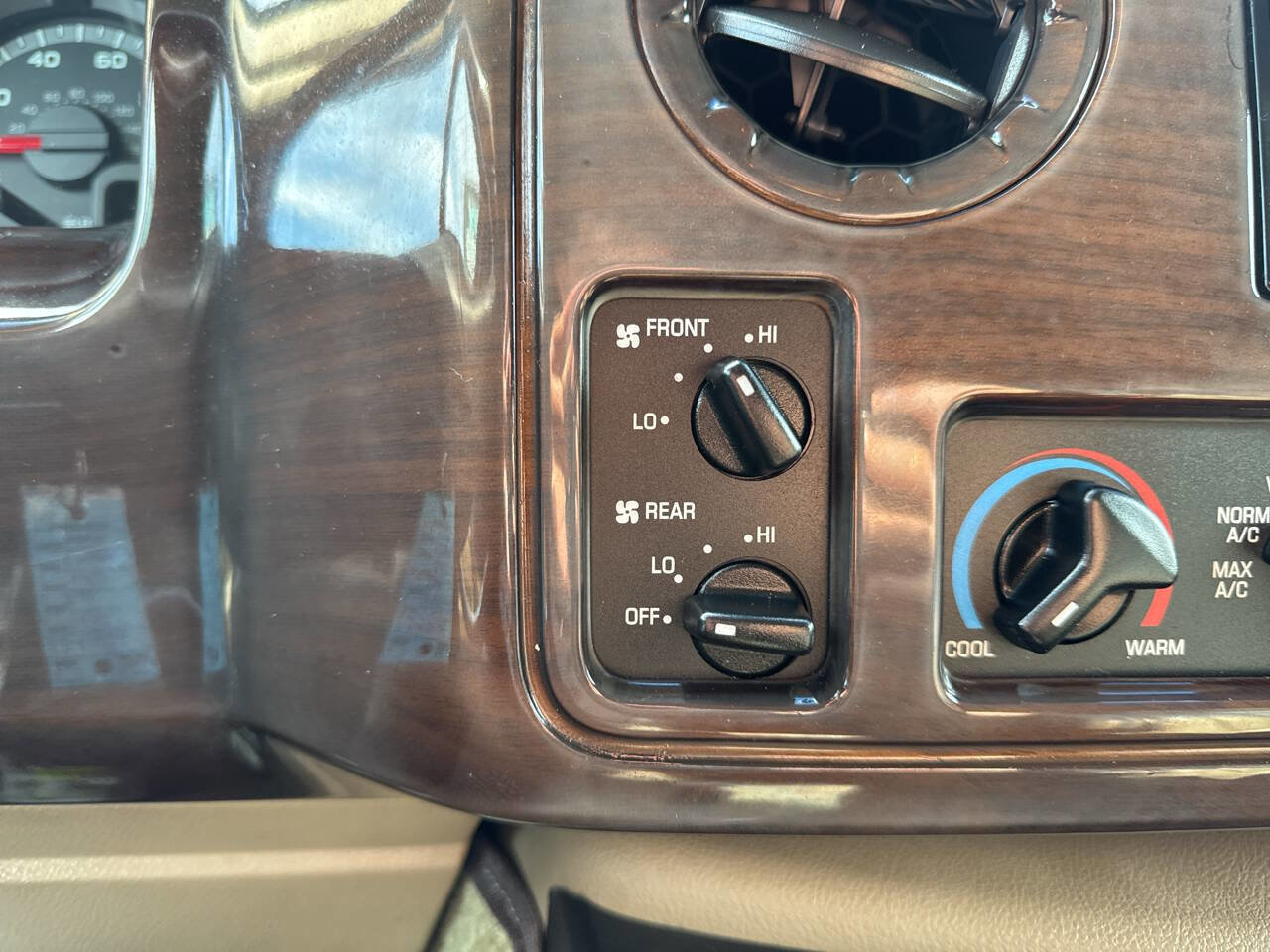 Used 2011 Ford E-150 and Econoline 150 w/ Premium Van Group RWD image 35