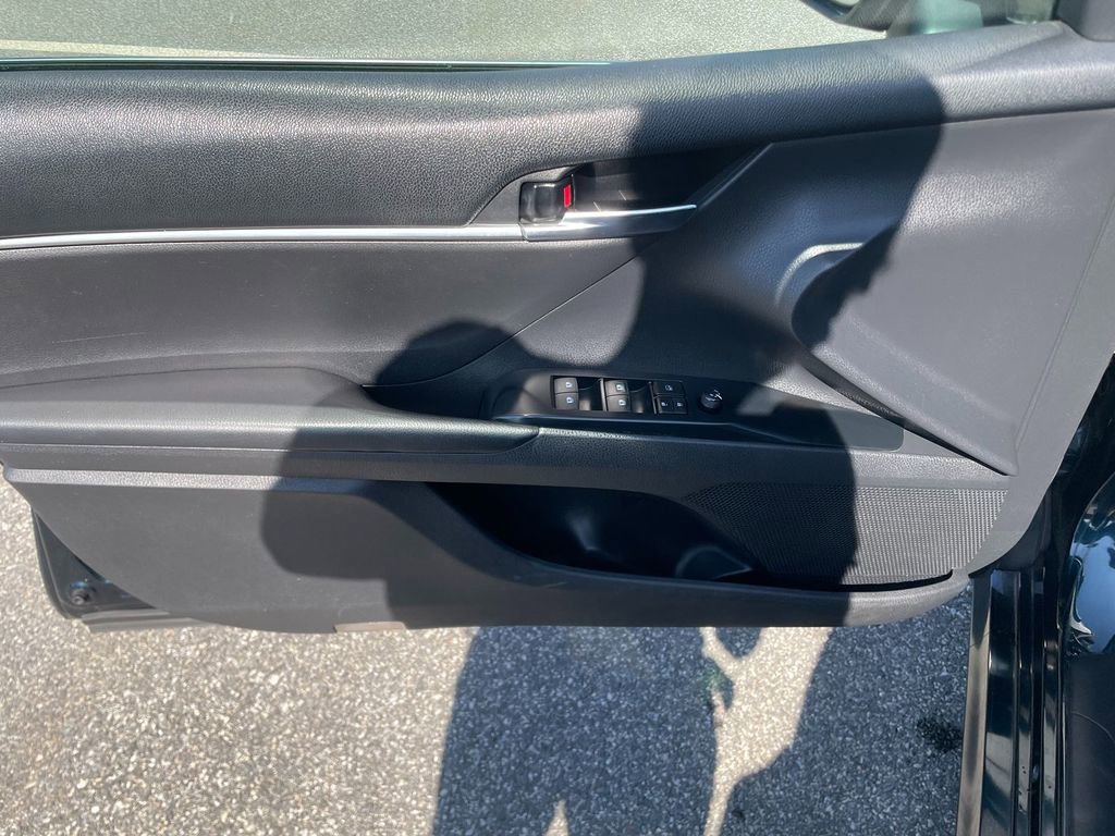 Used 2018 Toyota Camry LE w/ Convenience Package image 11